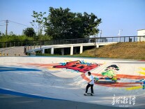 湘潭市首个极限运动场试运营，3000多平方米“碗池”免费开放