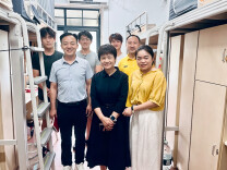 关怀入寝零距离 暖心护航学子路——长沙民政职院外语学院党总支联合学校行政管理三支部开展主题党日活动