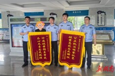 南县公安破获“拉车门”盗窃案 获锦旗致谢