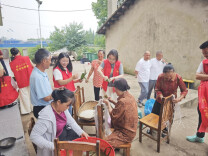 粽香传情暖端午 党建聚力护老小 鲇鱼须镇开展端午敬老关爱活动
