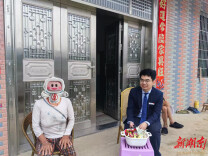 95后职员用行动践行“背包精神”