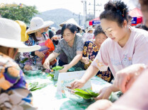 粽香飘金华！湘江集团十周年公益行动启幕 百人包千粽助农暖民心