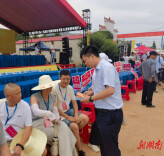 双峰农商银行梓门支行开展民俗节庆金融宣传活动