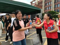 楠竹社区暖心护考志愿服务 全方位保障考生从容应考