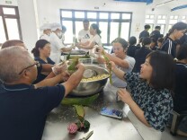 中方职中：包粽子编彩绳 传统文化润心田
