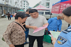 桂东青山：赶集摆好“安全摊” 宣查并举护万家
