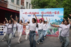 湘疆青年共制湘绣作品《民族团结一家亲》迎端午