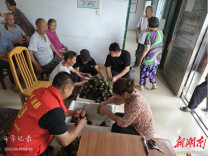道县四马桥镇：粽香飘进“空巢”里 温情暖透老人心