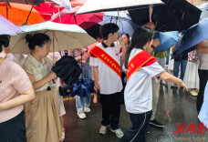 暴雨中的全城接力：新化联动保障 护航中考