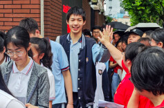 人生初考，少年上场！2026上海中考雨中开考