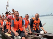 桃江县三堂街镇：“黑黄牯”老龙舟载两代人逐浪资江