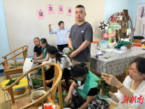 粽香传情 助残暖心——金山街道湘华社区举办端午系列活动