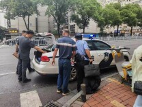 悬赏老赖，屈原法院雷霆出击促履行！