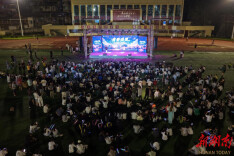 南华大学“毕业歌会+星光夜市”点亮毕业季