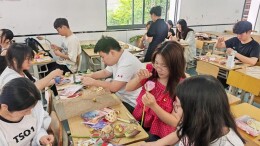 长沙民政职院殡仪学院开展端午艾蒲荷花束手作活动