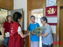 南华大学药学院学子端午慰问退休教师
