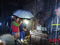 溆浦县观音阁镇：闻汛而动守底线 昼夜奋战护平安