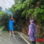 永顺县颗砂乡干群同心筑牢防汛安全防线