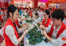 长沙民政职院星城助残实践队温情助力雨花区端午节社区活动