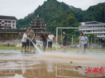洪水退 清淤忙