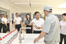 贺辉赴桑植县开展“企业服务年”活动 为农夫山泉项目赋能增效