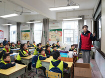 十载志愿路 万家灯火情——记国网岳阳供电公司“电骆驼”志愿服务队
