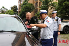 新邵县多部门重拳整治占用消防车通道违法行为