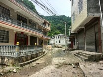 竹叶坪乡成功处置岩体崩塌险情 28户62人安全转移零伤亡