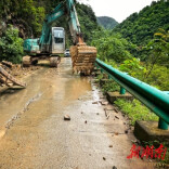 低庄镇：闻汛而动 抢险保畅 火速处置山体滑坡险情