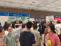 面对面解填报困惑！湖南2026年普通高校招生现场咨询会火热启幕