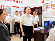 毛万春在长沙县黄兴镇调研