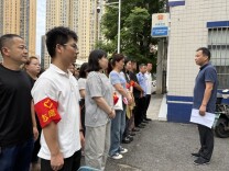 深耕网格精细治理 夜查隐患守护平安