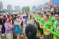 北塔区九江龙舟队载誉归来 居民自发筹备温情欢迎仪式