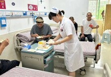 病房暖情护安康 温情生日暖人心