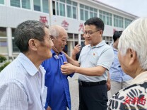 省红十字志愿服务中心党支部暖心慰问宁乡乡村老党员、孤寡老人