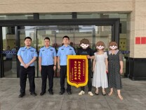 冷水江公安夏季治安整治深耕护校安园工作