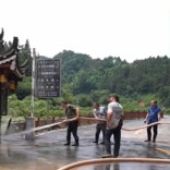党旗在防汛抗灾一线高高飘扬 | 通道：党员干部清淤抢修 全力恢复景区正常秩序