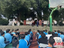 夜间演练筑防线，消防安全进校园