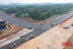 双路并进，决胜“630”！观音港路、时光路保通段沥青下面层摊铺圆满收官