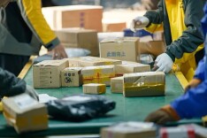拆个包裹“里三层外三层”？快递“瘦身令”来了