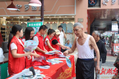 上梅街道开展“6·26”国际禁毒日集中宣传活动