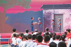 童心向党迎华诞 红色基因代代传