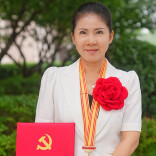 荣耀时刻 我在现场丨董敏芳：“让党旗在希望的田野上高高飘扬”