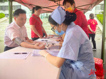 娄星区开展“红心献给党 热血颂党恩”七一无偿献血活动