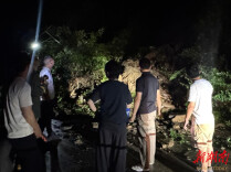 闻“汛”而动快速排险、全力守护群众出行路——洗车河镇高效处置道路塌方险情保畅通