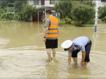 东安交警闻“汛”而动 筑牢雨天道路交通安全防线