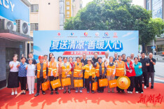 一元钱买一瓶水，消费也能做公益  长沙白鹤咀社区“夏送清凉”关爱户外劳动者