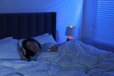 睡觉时身体突然“抖一下”，是怎么回事？真是大脑怕你死了？