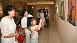 首届长沙岩彩画展开展