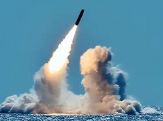 中国海军成功组织潜射战略导弹试射